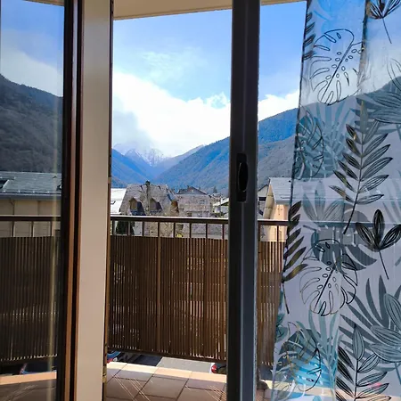 Appartement Vert Tendre Face A La Montagne Bagneres-de-Luchon Exterior photo
